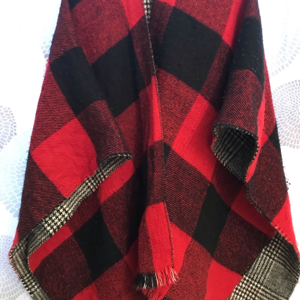 Up to 3X woven reversible red and black one side black and white on the other.